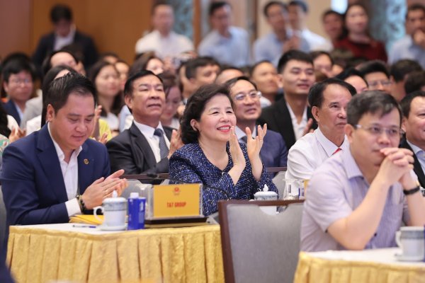 Thủ tướng yêu cầu phản hồi nhanh chóng đối với các yêu cầu của doanh nghiệp, khó khăn