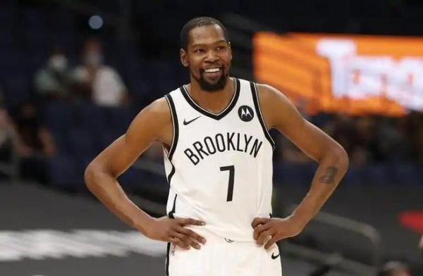 Durant tiếp tục thể hiện khả năng ghi điểm vượt trội và Rockets phụ thuộc đáng kể vào kết thúc tấn công