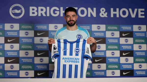 Chính thức: Hậu vệ Brighton Elland Sòng bạc được mượn cho nh