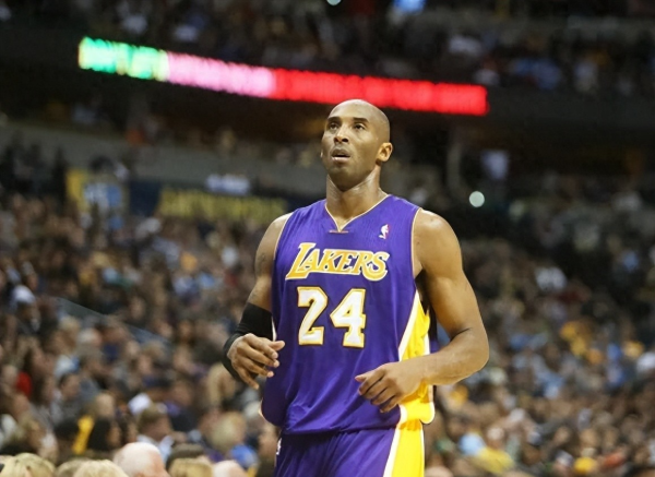 Wade nói Kobe nằm trong số ba người hàng đầu trong lịch sử
