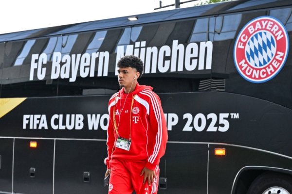 Ảnh: AZNU đã nộp đơn xin chuyển nhượng vĩnh viễn từ Bayern, 
